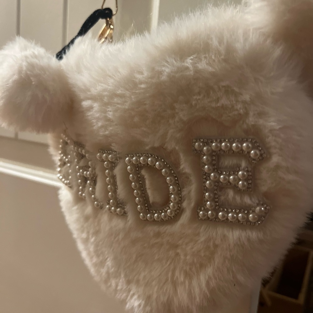 Fuzzy Heart Shaped Pearled Bride Purse - Picture 6 of 6